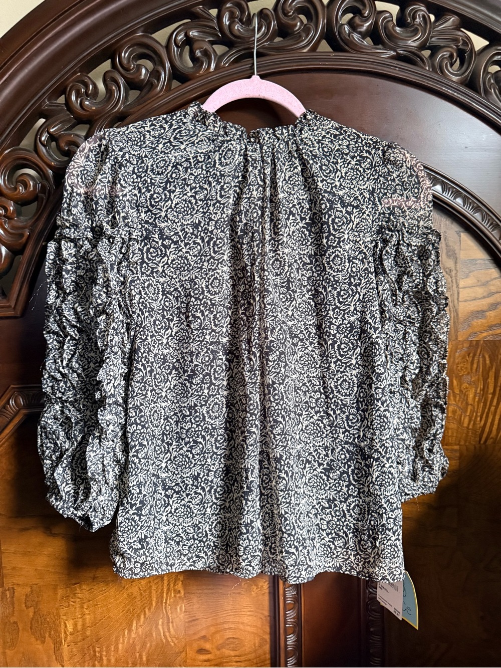 CeCe Black and White Floral Puff-Sleeve Blouse